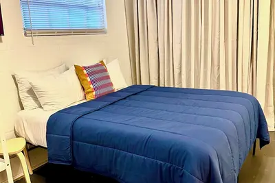 Modern Studio w/ Private Bath, Fast Wi-Fi, Laundry