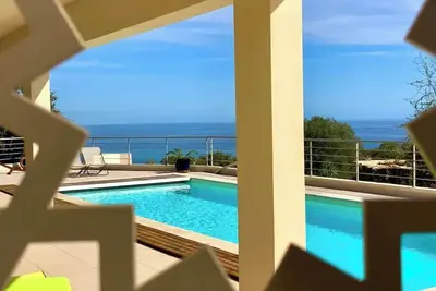 Spacious and comfortable house with sea and vineyard view.