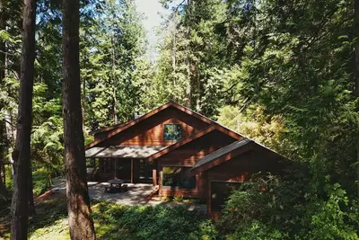Image de Peaceful Seaside-Woodland Escape