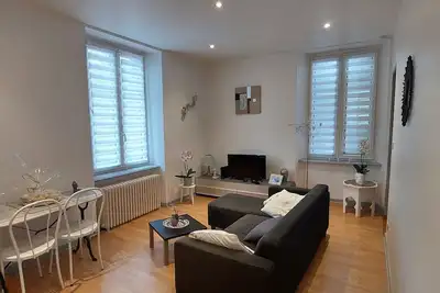 Image de Appartement entièrement équipé avec une chambre et une place de stationnement