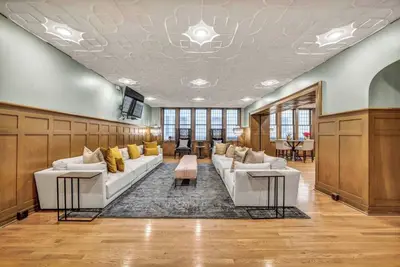 Image de Stylish 2-Br w\/ Game Room & Playhouse Square Views