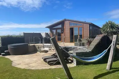 Image de Luxury Lodge with hot tub on the exclusive Golf Village, Hafan y Mor, Pwllheli