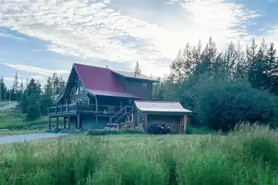 Image de Spacious Log Cabin With Hot Tub