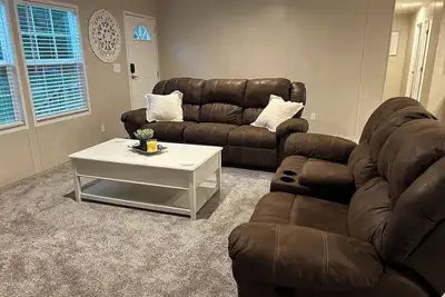 Image de Spacious 4-bedroom home on 5 acres in York with King Suite