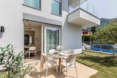 Image de Charming new Apt with Ac, private garden & garage
