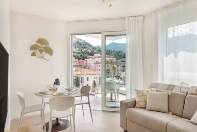 Image de Elegant new Apt with Ac, private balcony & garage