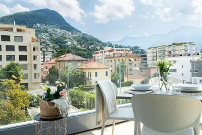 Image de Elegant new Apt with Ac, private balcony & garage