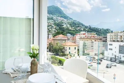 Image de Elegant new Apt with Ac, private balcony & garage