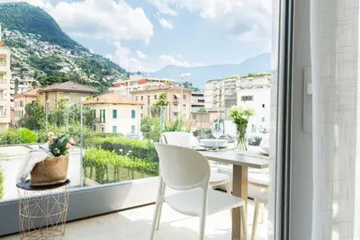 Image de Elegant new Apt with Ac, private balcony & garage