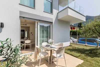 Image de Charming new Apt with Ac, private garden & garage