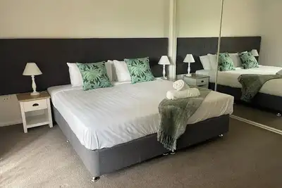 Image de Welcome to Suburban Bliss: Elegant Villa 2!