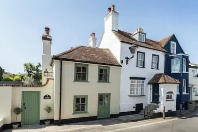 Quaint 18th Century Fishermans Cottage in Lymington