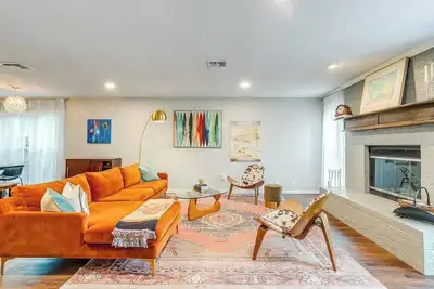 Image de Modern Home close to Dickies!
