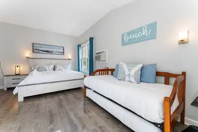 Image de King Bed Near Beach Pier and Palace Playland 441