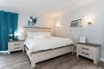 Image de Large Family Suite for 8, Steps to the Beach (442)
