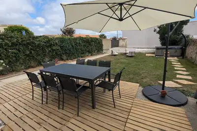 Maison - 10 minutes à pied de la mer - 10 personnes avec Spa