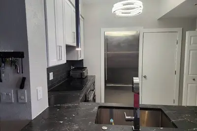 Image de Renovated 2 bedroom condo, walking distance to downtown St. Petersburg and more!