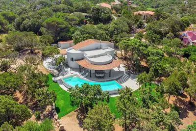Image de Beautiful Villa Surrounded By Juniper Trees 800 Meters From The Sea