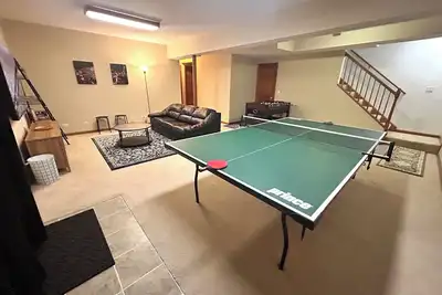 Image de Spacious Deck & Balcony, Game Area, Garage\n\n