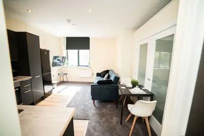 Image de Entreprise-Appartement-Salle de bain privée séparée-Vue sur Rue-Free Parking/. . .