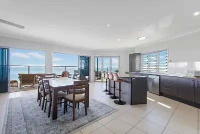 Image de King of the Hill - Tangalooma