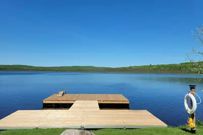 Image de Spacious, quiet, private cottage-home on the water\n\n