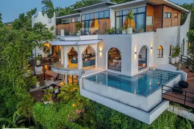 StuNNing Views, Top LuXury @ BONiTA, Chef & Spa