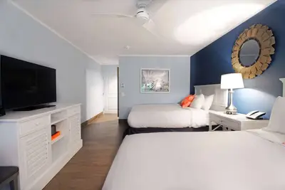 Image de Your Beach & Marina Getaway - Boating, Pets & Sunsets Included - 3 Units