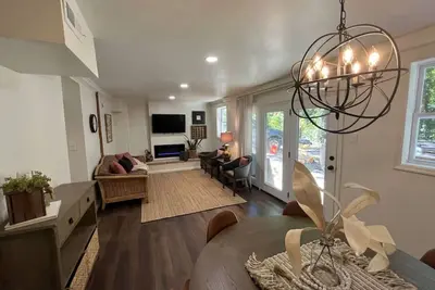 Image de Harmony Basement · Lovely Space for a Getaway- 10 minutes to Dt Knox