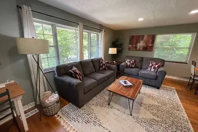Image de Don's North Hills · Mid-Century Rancher in Historic North Hills