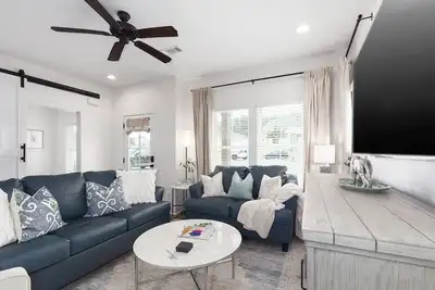 Image de 3 bed/2. 5 bath private home in charming Auburn Al with large fenced in yard.