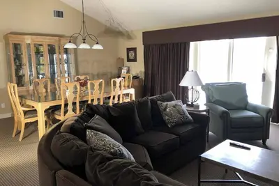 Image de Awesome Condo in Acme, Michigan