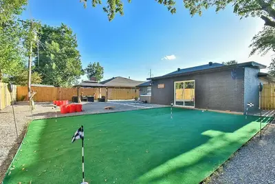 Image de Mini Golf Course & Hot Tub Paradise Retreat by Lake Hefner