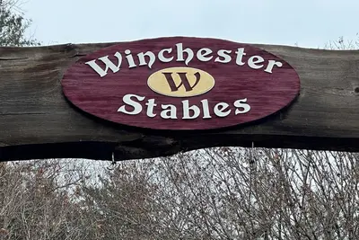 Image de Winchester Stables Farmhouse! Horses, Farm Animals and the Beautiful West River