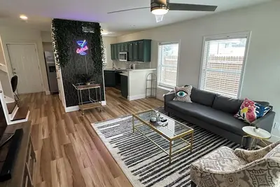 Image de Art Deco 3 bedroom 2. 5 bath minutes to Dt St. Pete and Beaches