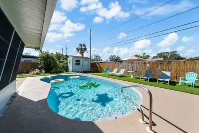 Image de Retreat in St. Pete w/Pool - 5 mins to beach!