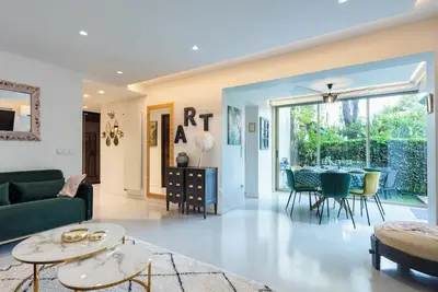 Image de Rare! 3p piscines, plages et parking