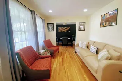 Image de Cozy home in Atlanta. 5 Minutes - Eat and Shop!