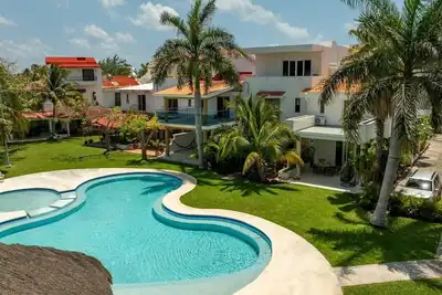Image de 3br Modern House with Pool and Great Location!