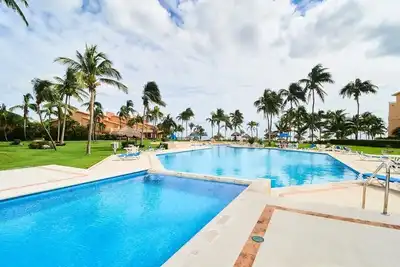 Image de BeachFront Appt w/Amazing Pool in Puerto Aventuras