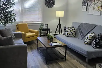 Image de Stylish Modern Gem in Downtown