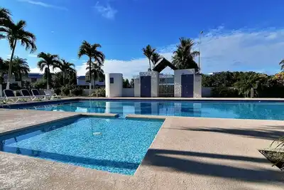 Image de Pool-view 3-bedroom condo in marvelous Playa Blanca Resort