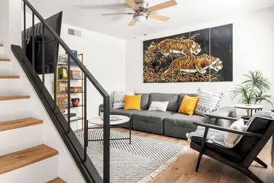 Image de Peakview Basecamp: 2-Bedroom, Mountain View, Pool, & Close to Casinos & Downtown