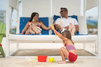 Image de Family-Friendly Suite w/ King Bed, Pull-Out Couch & 2 Smart TVs All-Inclusive\n