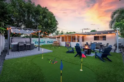 Image de New Luxe Hot Tub-Arcade-MiniGolf-10 min to Palm Beach-Downtown-Pbi Airport