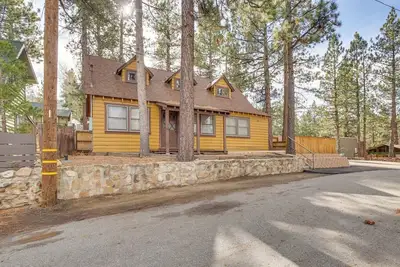 Image de The Twin Pines Chalet + 2 min to Village + Bbq