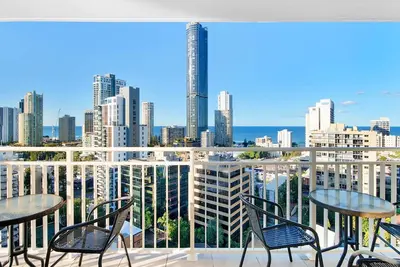 Image de Spacious 3 Bedroom Apartment in Surfers Paradise - CoastHM