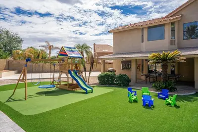 Image de The Pickle & Palm: Pool, Spa, Pickleball, Playset