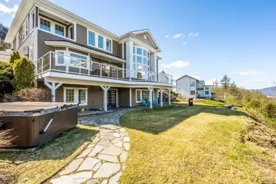 Image de Charming 2-bedroom apartment view on Douglas Island 6mins from downtown Juneau!