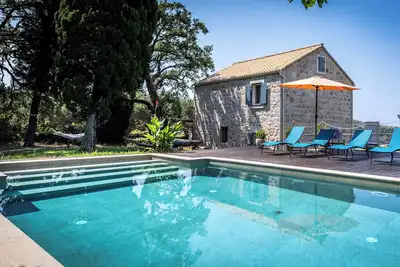 Image de Rustic 4-bedroom villa with all the modern amenities in quiet surrounding